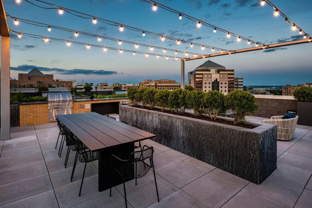 Gorgeous 1 Bedroom At Clarendon With Gym And Rooftop Arlington Bagian luar foto