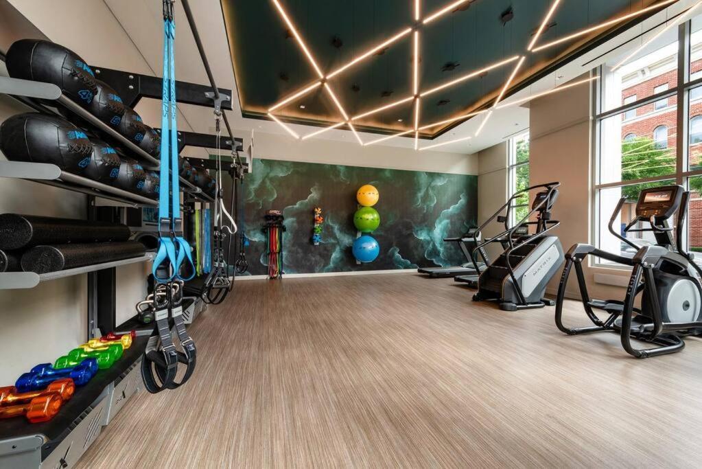 Gorgeous 1 Bedroom At Clarendon With Gym And Rooftop Arlington Bagian luar foto