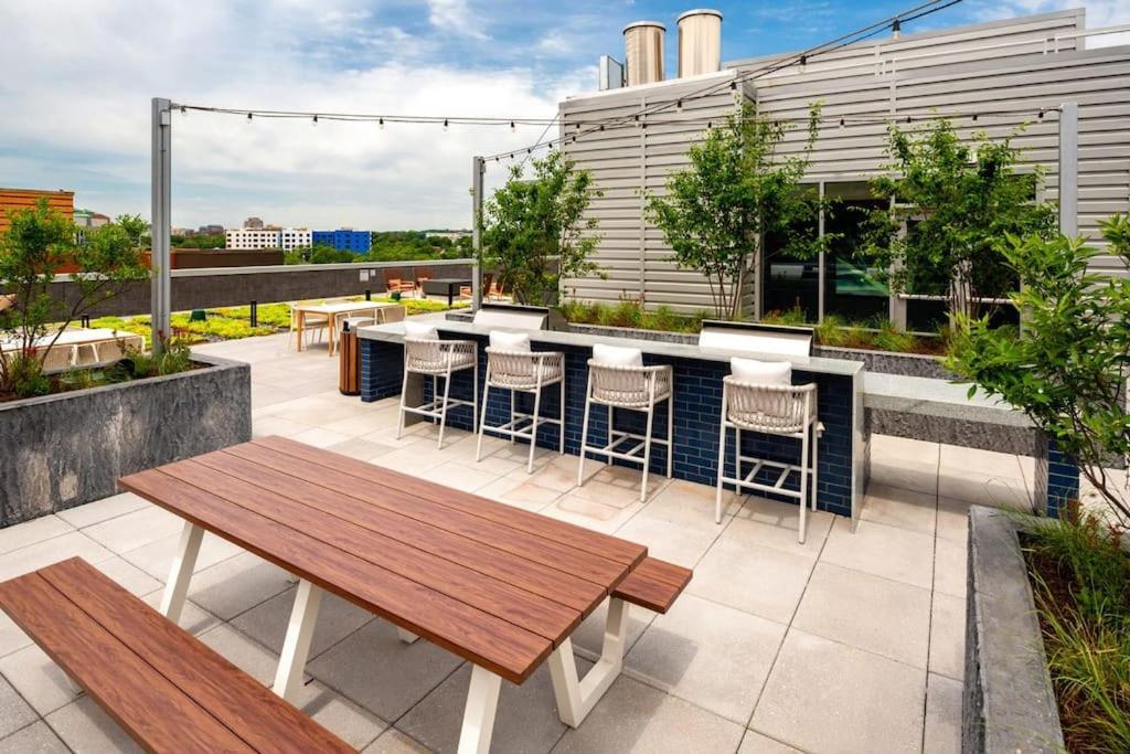 Gorgeous 1 Bedroom At Clarendon With Gym And Rooftop Arlington Bagian luar foto