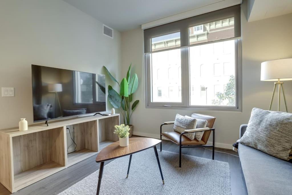 Gorgeous 1 Bedroom At Clarendon With Gym And Rooftop Arlington Bagian luar foto