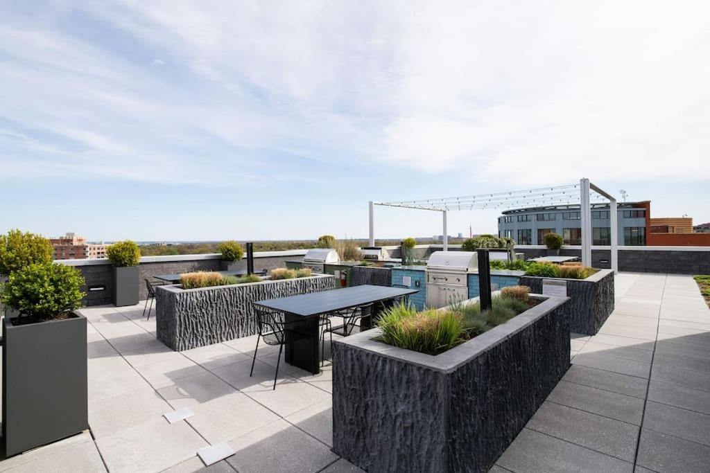 Gorgeous 1 Bedroom At Clarendon With Gym And Rooftop Arlington Bagian luar foto