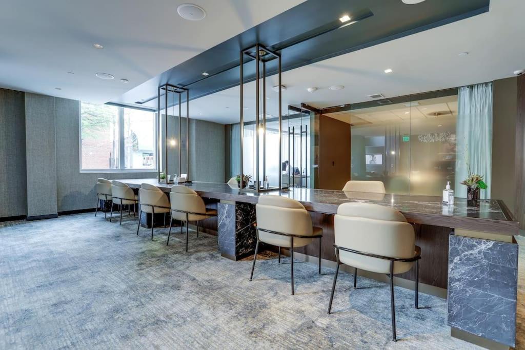 Gorgeous 1 Bedroom At Clarendon With Gym And Rooftop Arlington Bagian luar foto